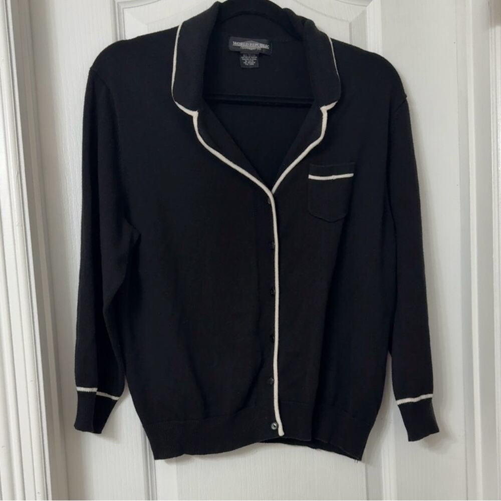 World Republic Clothing Co. Women’s Black w/ White Trim Button Sweater Size XL